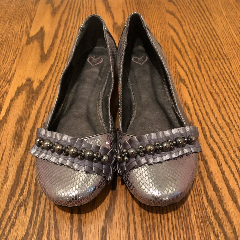Adorable flats